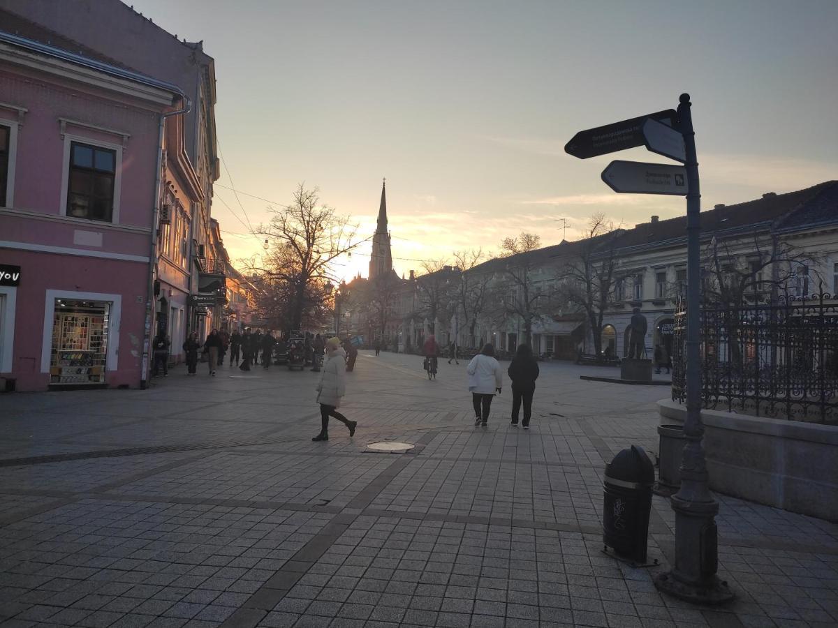 Apartamento Woody Novi Sad Exterior foto